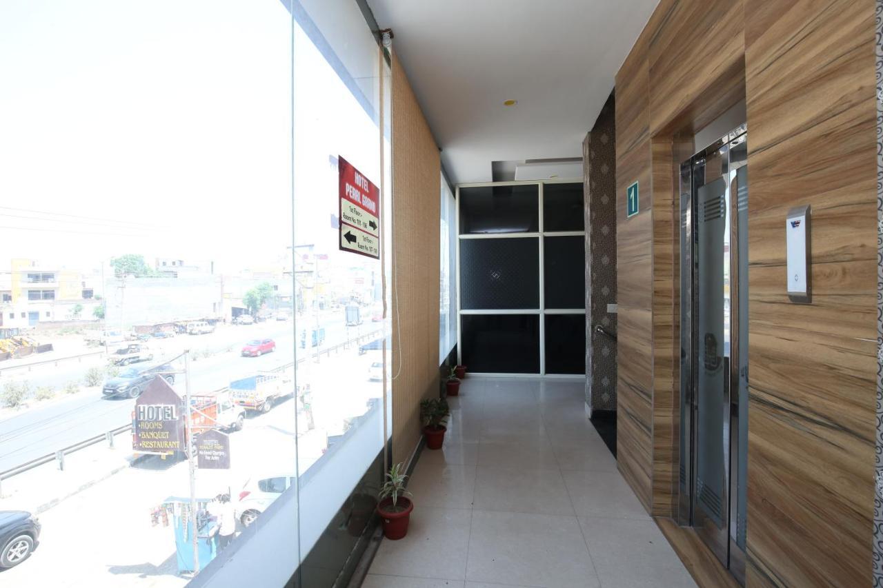 Hotel Pearl Grand & Banquet Zirakpur Buitenkant foto