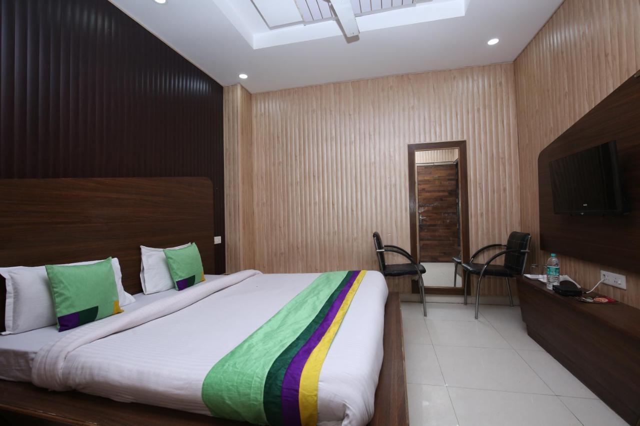 Hotel Pearl Grand & Banquet Zirakpur Buitenkant foto